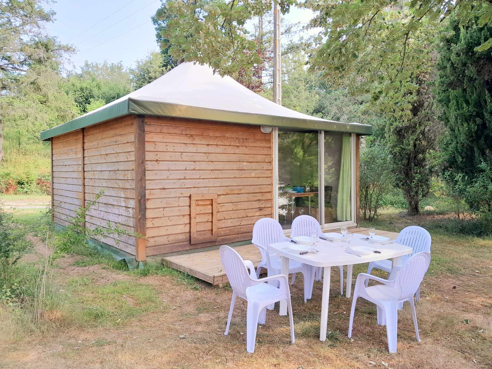 Chalet tout équipé pour 5 personnes maximum - vue sur jardin ou sur lac