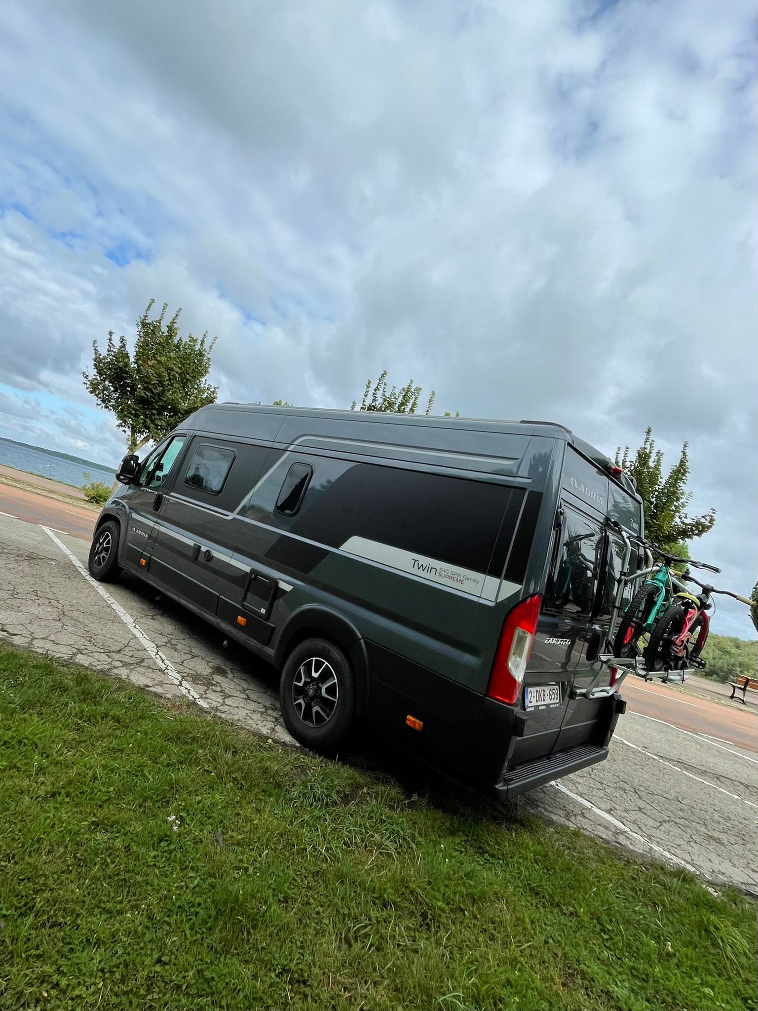 Emplacement nus camping-car, voiture-tente, voiture-caravane avec électricité - Sud Ouest